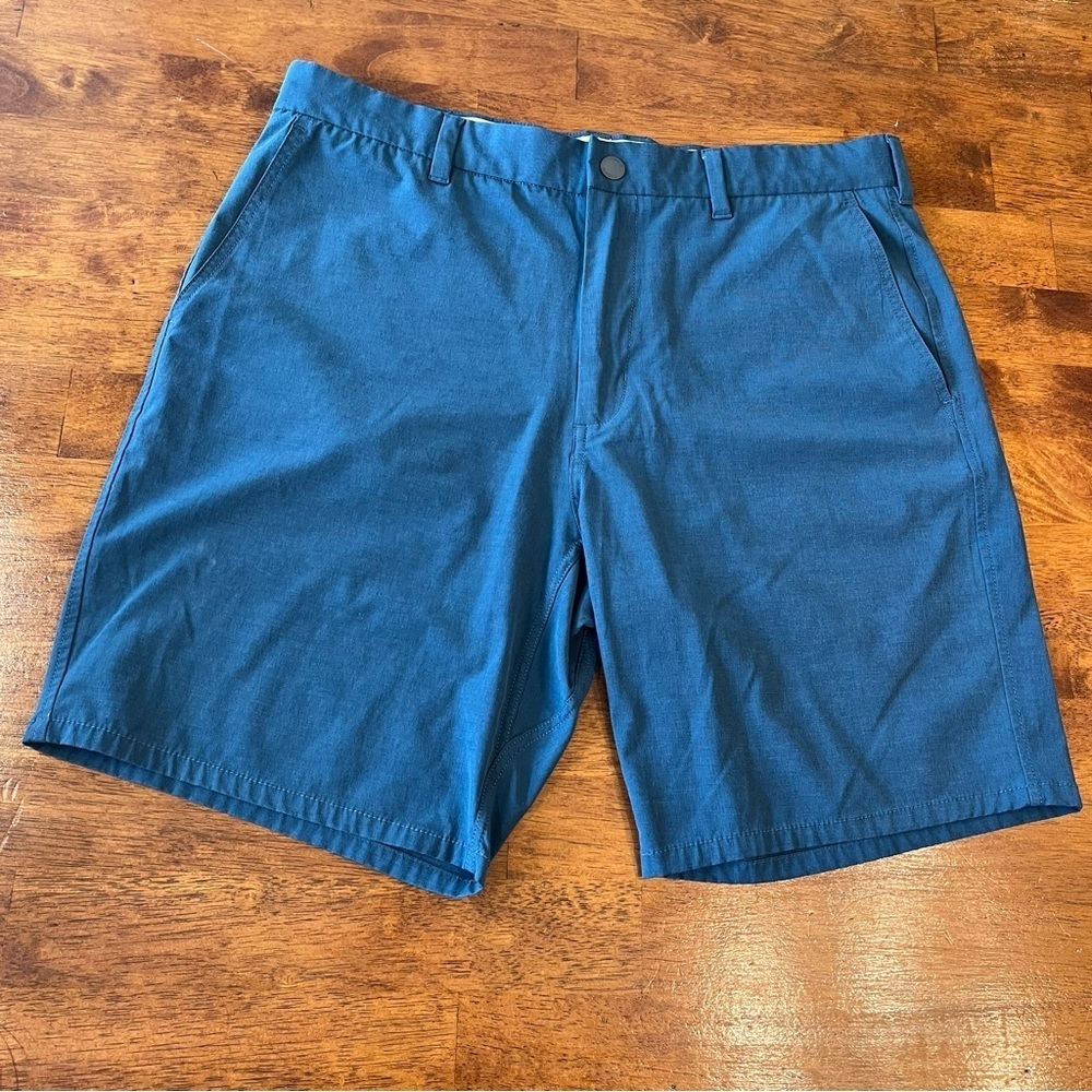 Johnnie-O men’s blue shorts size 36 stretch performance